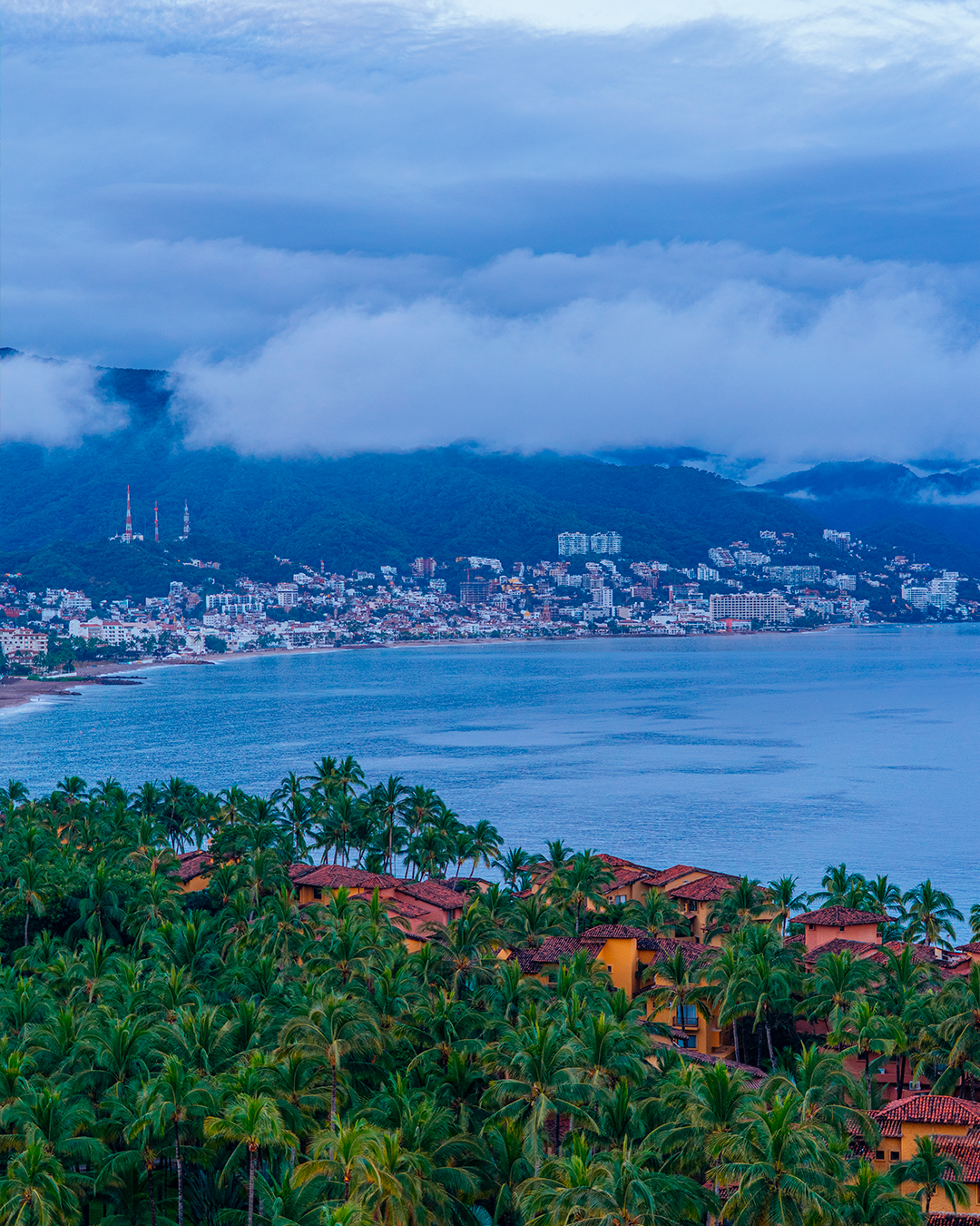  Calor extremo en Puerto Vallarta y alerta de tornados en el norte