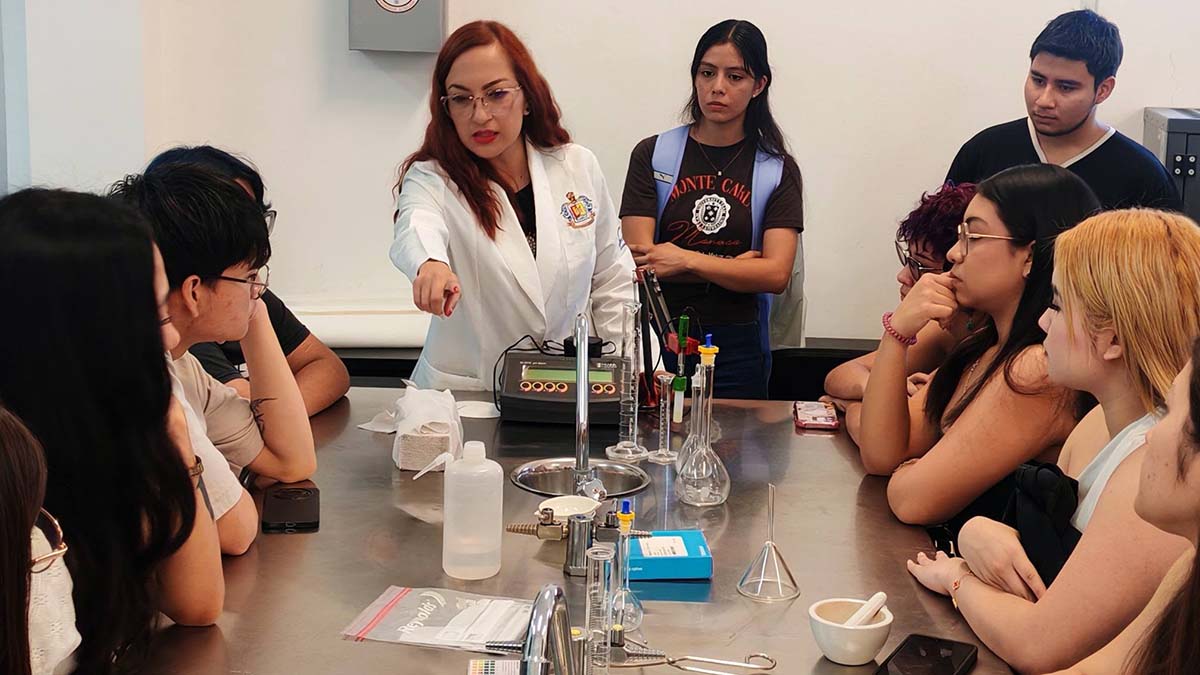 UAN impulsa la ciencia de los alimentos: Alumnos de Nutrición inician prácticas en el Laboratorio de Bromatología