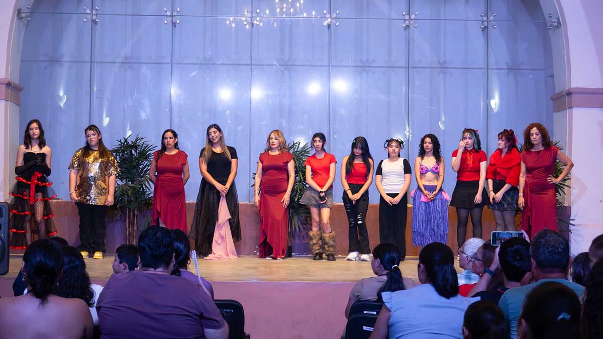 Talento y pasión: La Escuela de Baile Andanzas llena de ritmo el Museo de los Cinco Pueblos